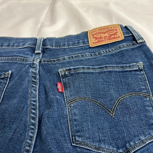 Levi Strauss 314 SHAPING STRAIGHT WOMEN'S JEANS. Size 30. NWOT - Picture 6 of 6